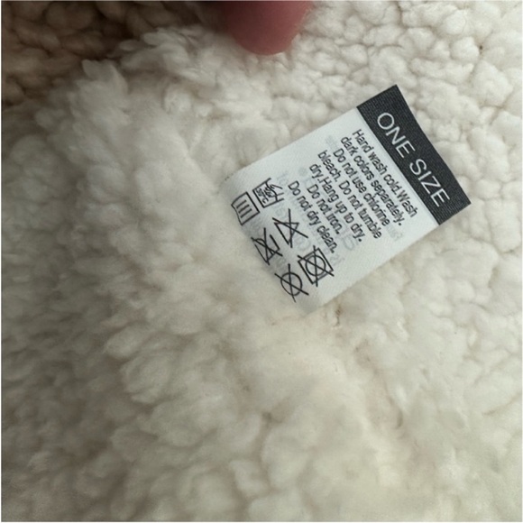 Apana Cream Knit Beanie - Picture 4 of 7